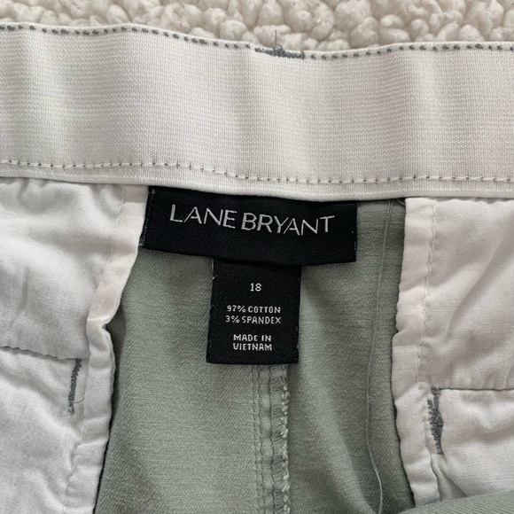 Olive green lane Bryant shorts with ruffle edging on pockets - Picture 3 of 4